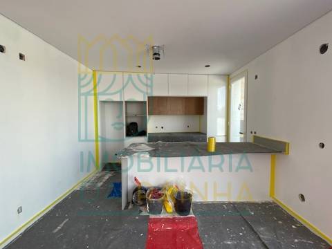 Moradia T2 com Piscina e Garagem em Salir do Porto – Conforto, Modernidade e Proximidade ao Mar