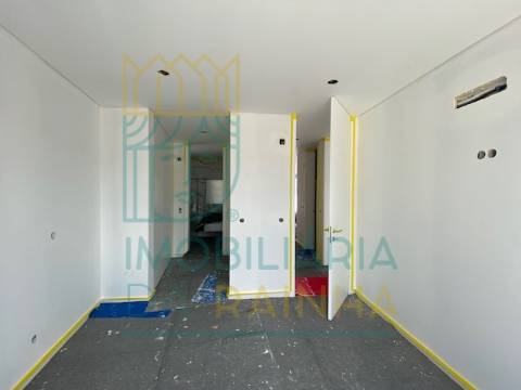 Moradia T2 com Piscina e Garagem em Salir do Porto – Conforto, Modernidade e Proximidade ao Mar