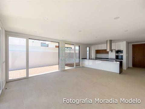 Moradia T3 com Piscina em Salir do Porto