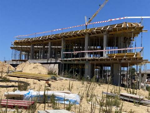 Moradia T3 com Piscina em Salir do Porto