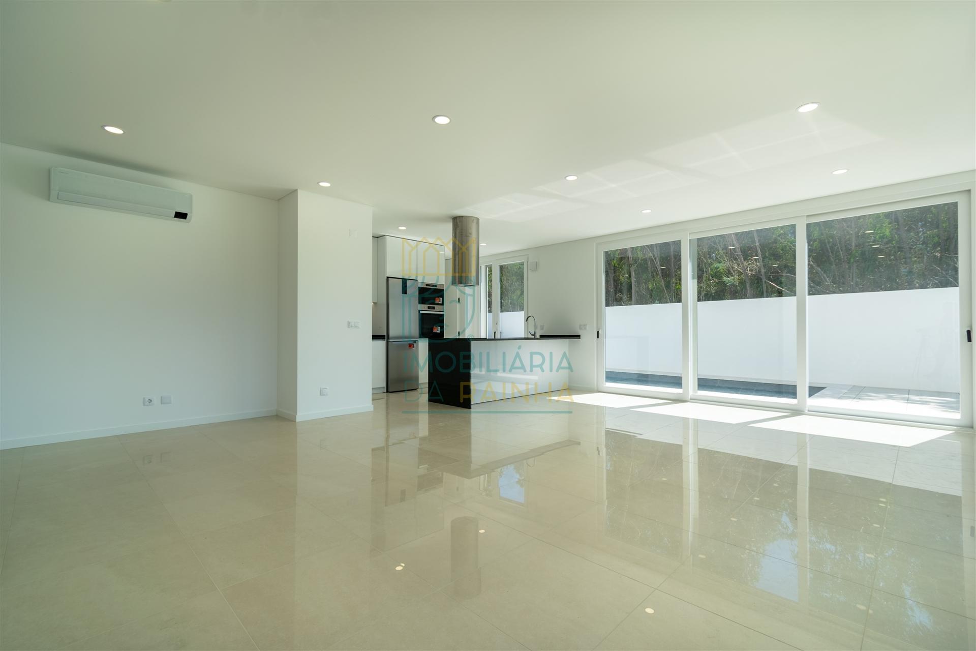 Moradia T3 com Piscina em Salir do Porto