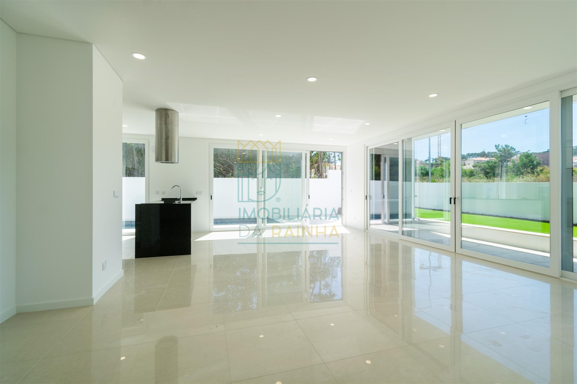 Moradia T3 com Piscina em Salir do Porto