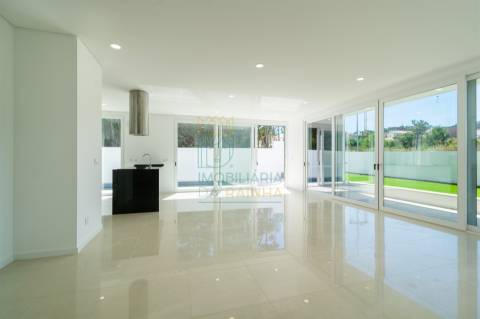 Moradia T3 com Piscina em Salir do Porto