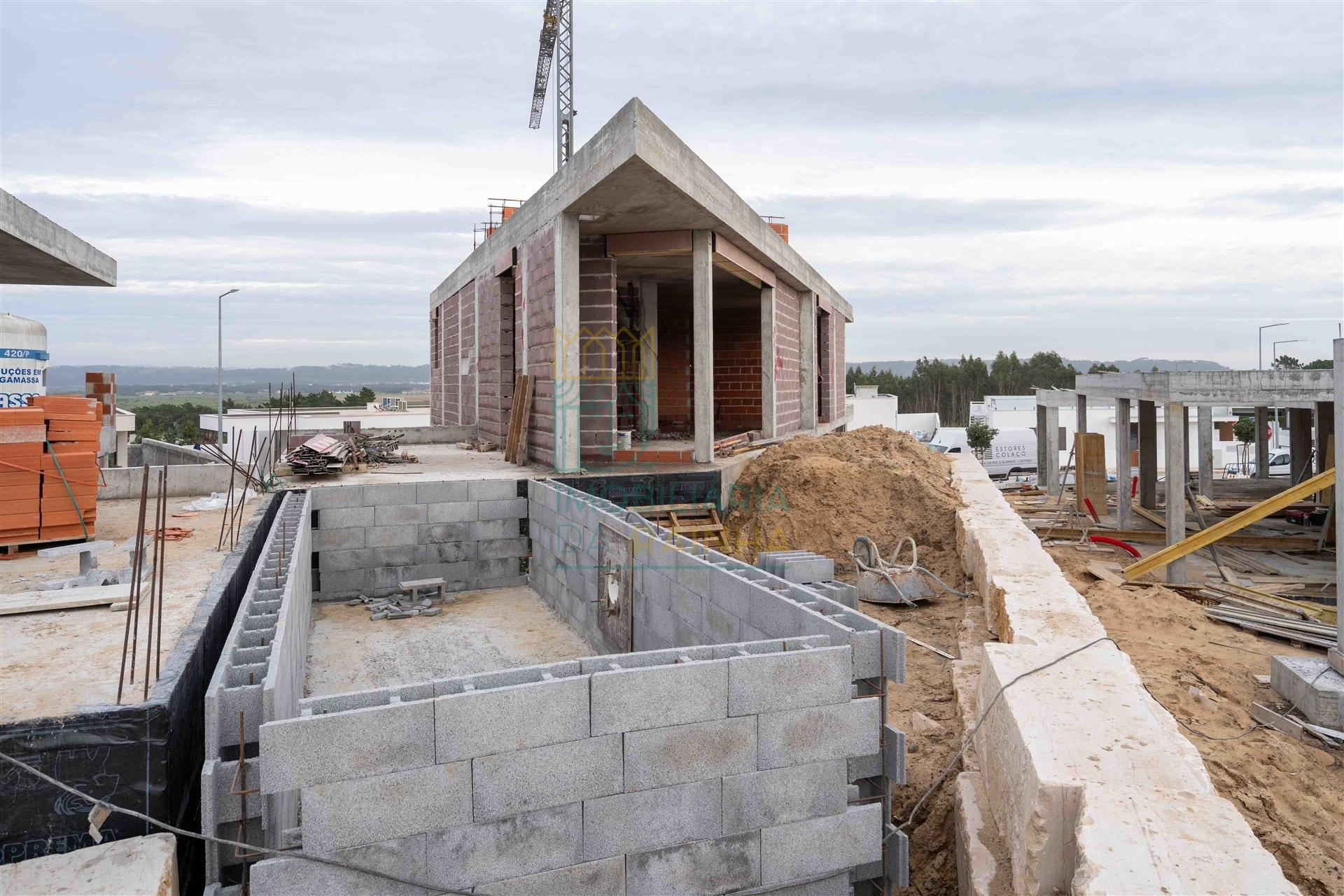 Moradia T3 com Piscina e Garagem em Salir do Porto