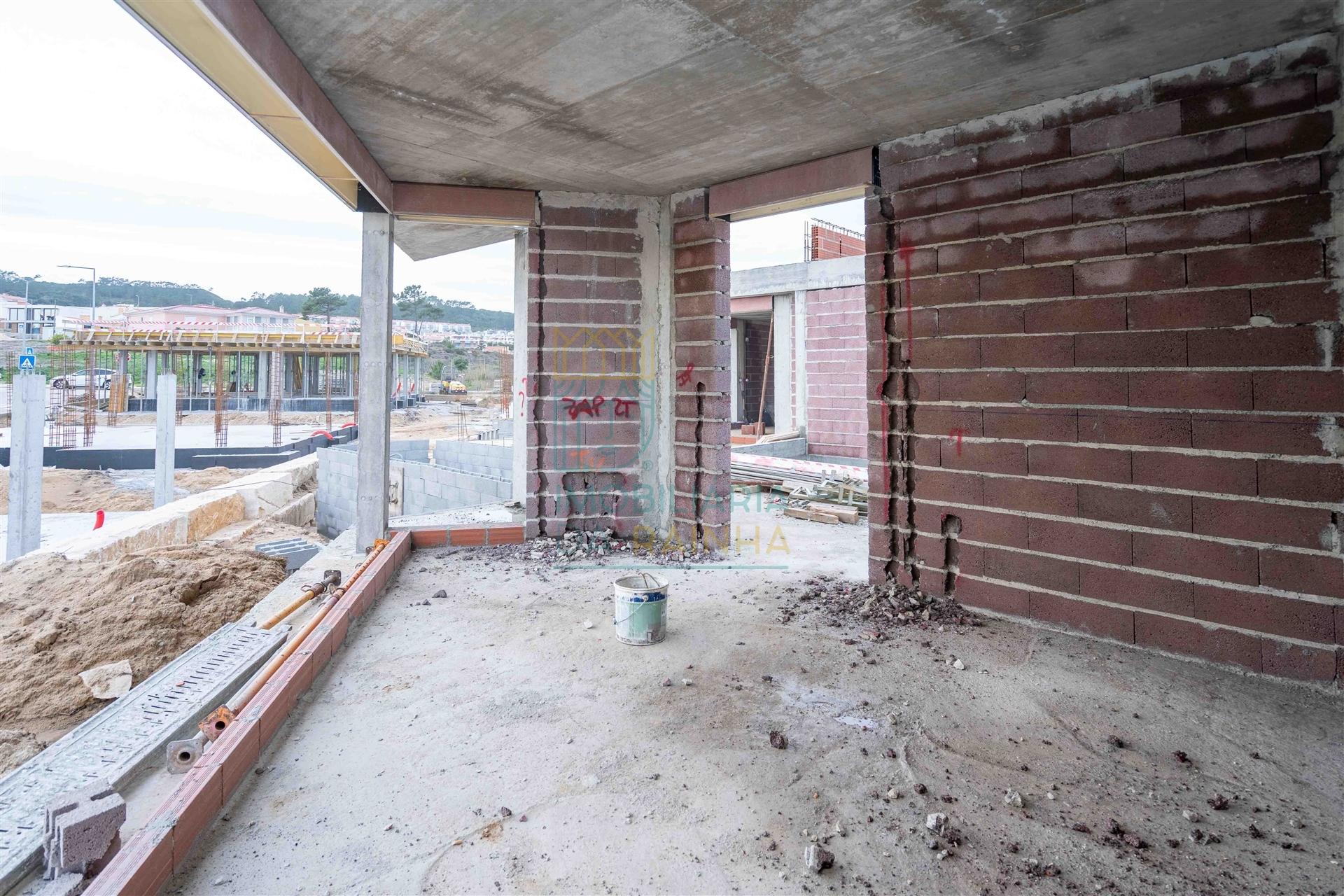 Moradia T3 com Piscina e Garagem em Salir do Porto