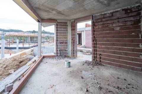 Moradia T3 com Piscina e Garagem em Salir do Porto