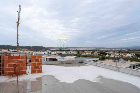 Moradia T3 com Piscina e Garagem em Salir do Porto