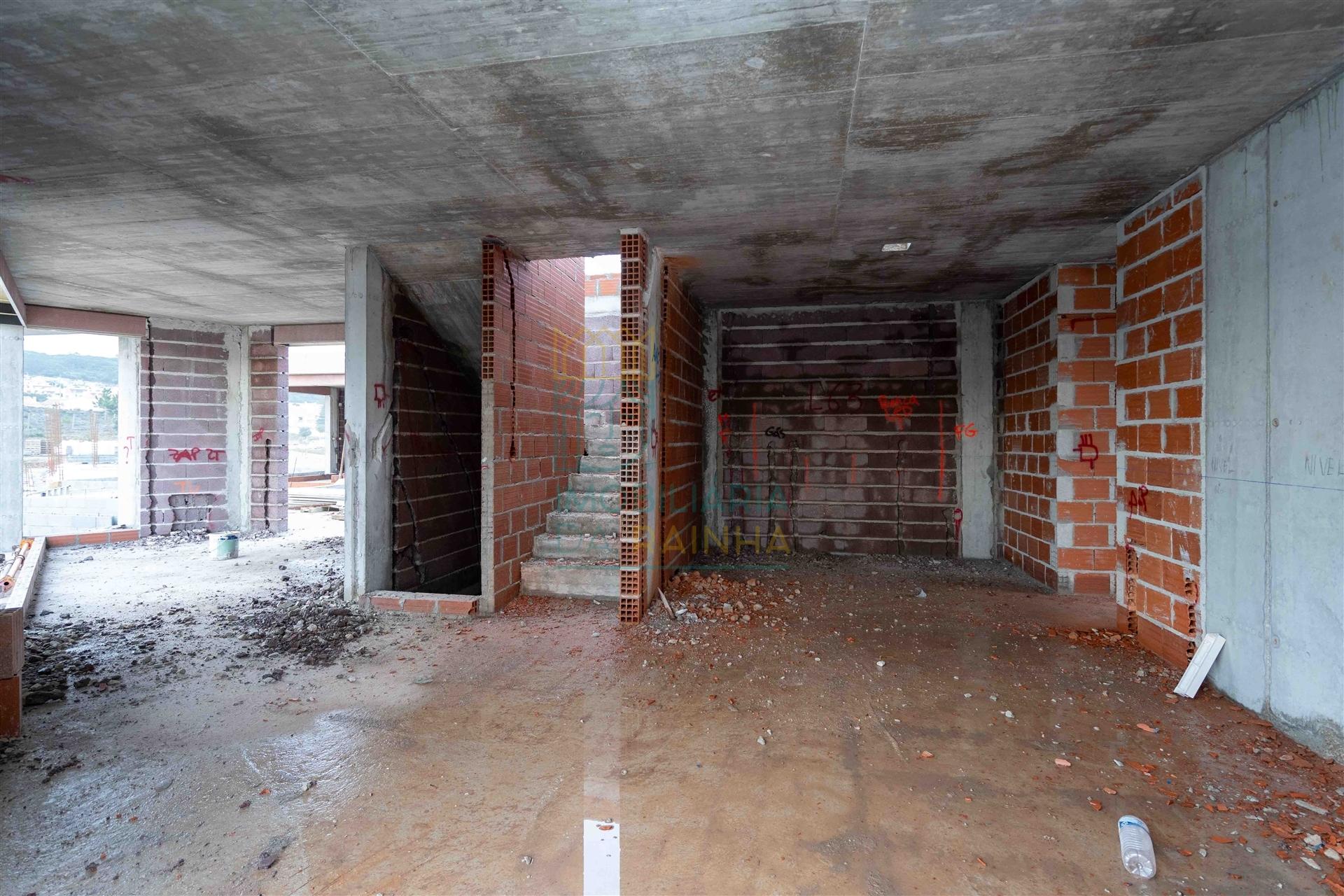 Moradia T3 com Piscina e Garagem em Salir do Porto