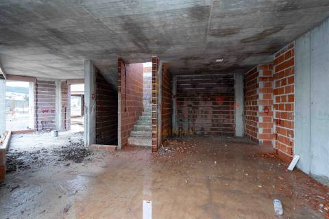 Moradia T3 com Piscina e Garagem em Salir do Porto