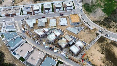 Moradia T3 com Piscina e Garagem em Salir do Porto