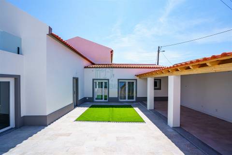 Moradia T4 com Espaço Exterior perto da Lagoa de Óbidos