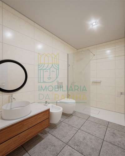 Moradia Moderna com Piscina e Garagem – Tranquilidade e Perto da Praia