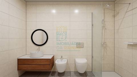 Moradia Moderna com Piscina e Garagem – Tranquilidade e Perto da Praia