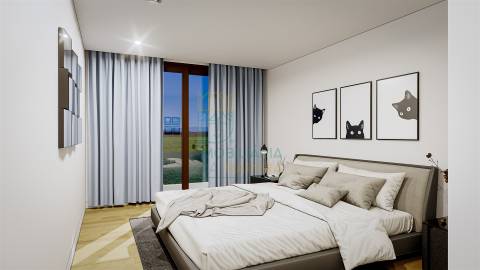 Moradia Moderna com Piscina e Garagem – Tranquilidade e Perto da Praia