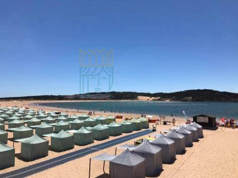 Moradia Moderna com Piscina e Garagem – Tranquilidade e Perto da Praia