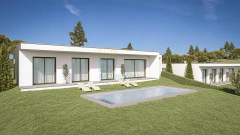 Moradia Moderna com Piscina e Garagem – Tranquilidade e Perto da Praia