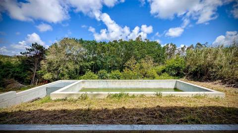 Moradia Moderna com Piscina e Garagem – Tranquilidade e Perto da Praia