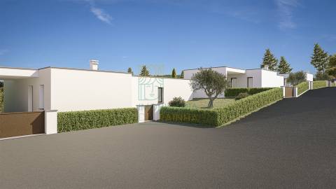 Moradia Moderna com Piscina – Tranquilidade e Perto da Praia