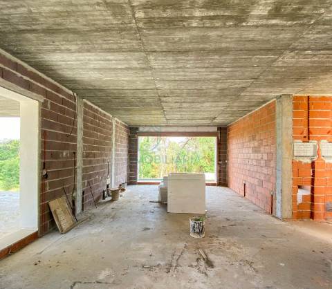 Moradia Moderna com Piscina – Tranquilidade e Perto da Praia