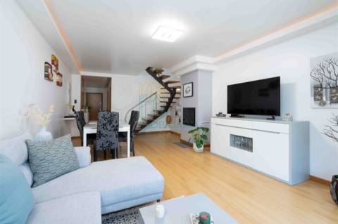 Moradia T3 em Condomínio Privado na Praia da Areia Branca