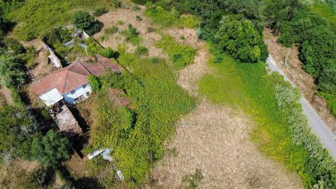 Casa para Recuperar com Terreno – Cela Nova, Alcobaça