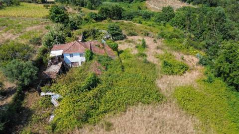 Casa para Recuperar com Terreno – Cela Nova, Alcobaça