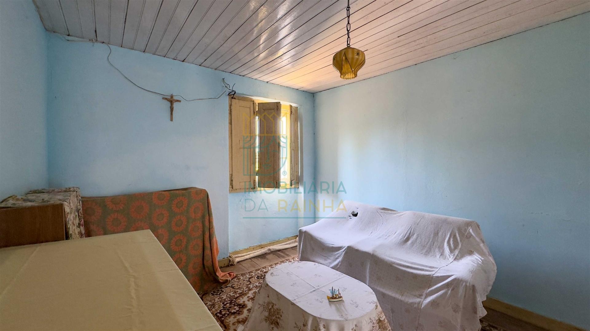 Casa para Recuperar com Terreno – Cela Nova, Alcobaça