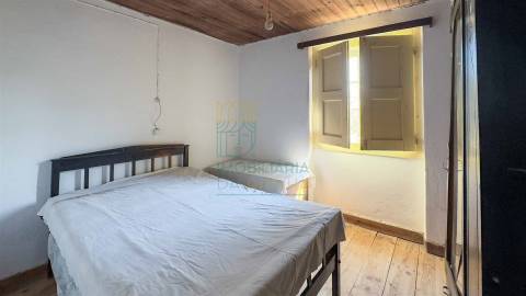 Casa para Recuperar com Terreno – Cela Nova, Alcobaça