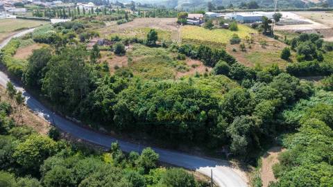 Casa para Recuperar com Terreno – Cela Nova, Alcobaça