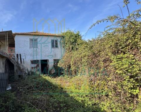 Casa para Recuperar com Terreno – Cela Nova, Alcobaça