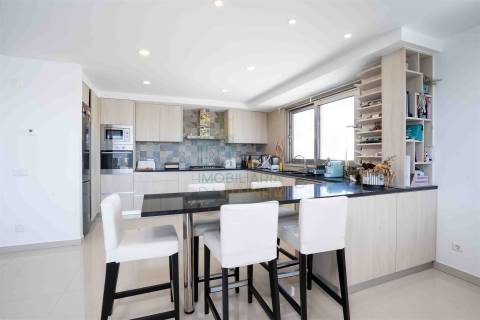 Moradia T4 com Piscina, Jacuzzi e Espaço Exterior em Caldas da Rainha