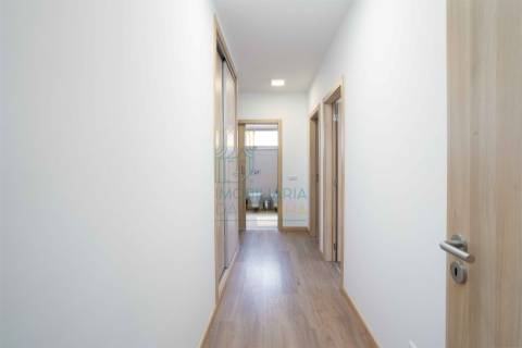 Moradia T4 com Piscina, Jacuzzi e Espaço Exterior em Caldas da Rainha