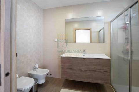 Moradia T4 com Piscina, Jacuzzi e Espaço Exterior em Caldas da Rainha