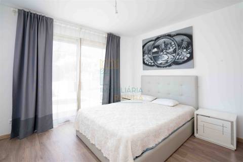 Moradia T4 com Piscina, Jacuzzi e Espaço Exterior em Caldas da Rainha