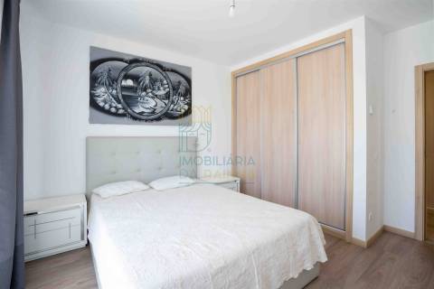 Moradia T4 com Piscina, Jacuzzi e Espaço Exterior em Caldas da Rainha