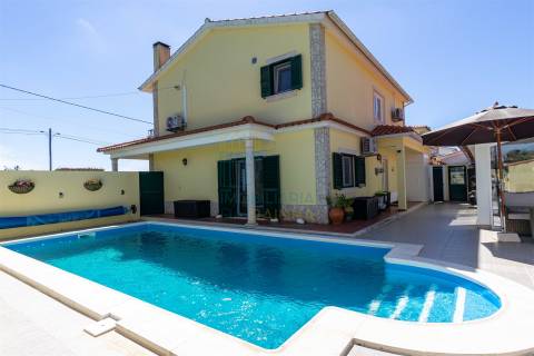 Moradia T4 com Piscina no Reguengo da Parada