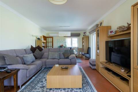 Moradia T4 com Piscina no Reguengo da Parada