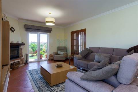 Moradia T4 com Piscina no Reguengo da Parada