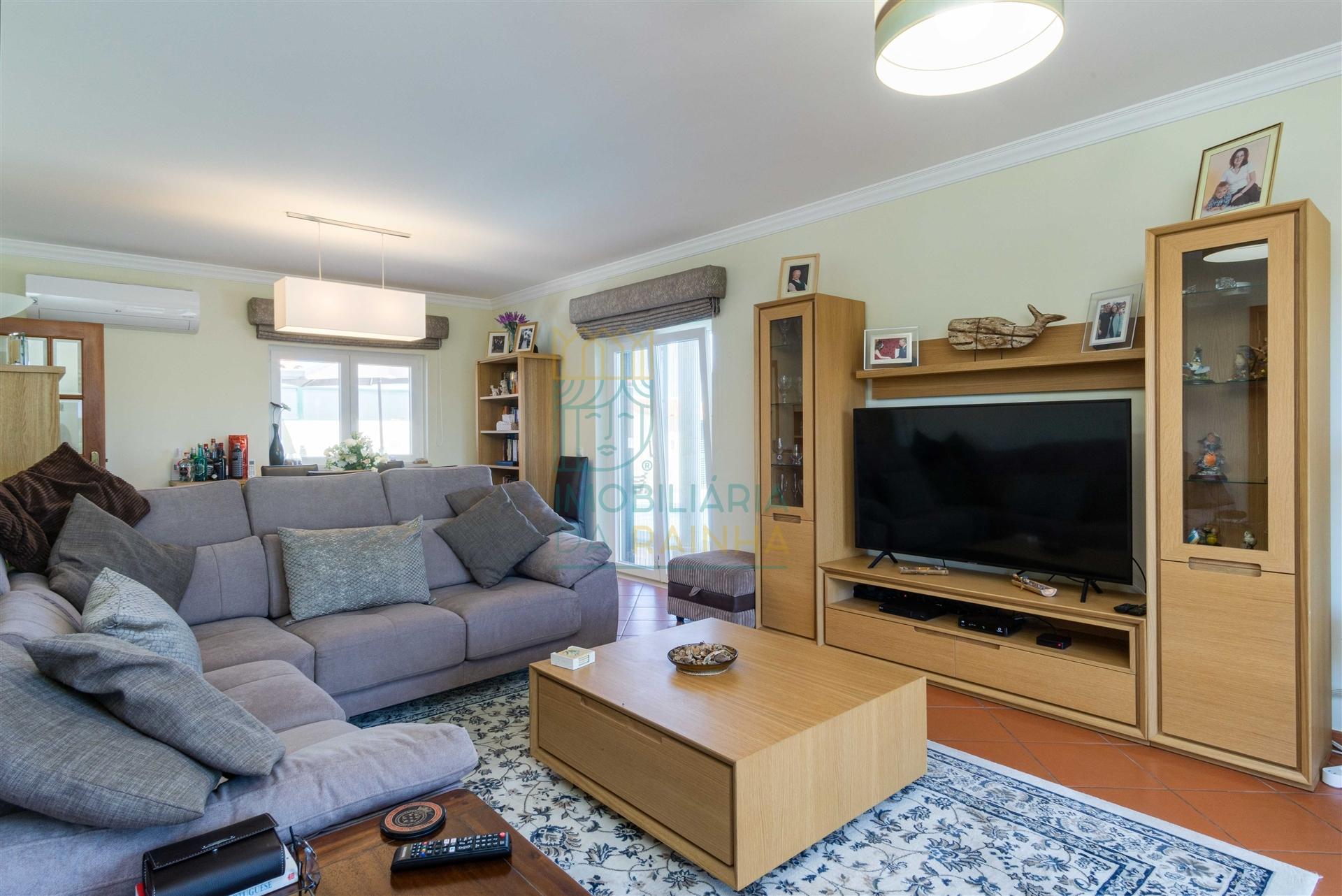 Moradia T4 com Piscina no Reguengo da Parada