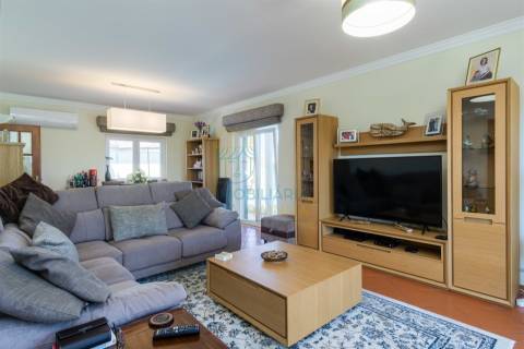 Moradia T4 com Piscina no Reguengo da Parada