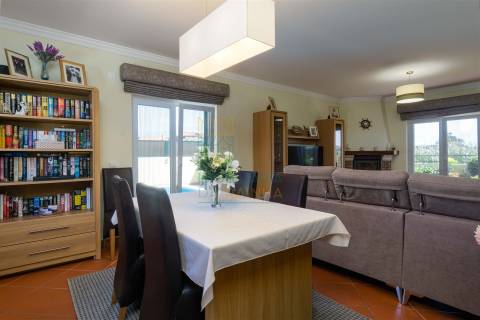 Moradia T4 com Piscina no Reguengo da Parada