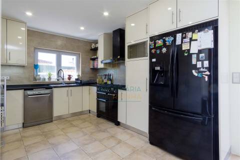 Moradia T4 com Piscina no Reguengo da Parada