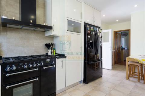 Moradia T4 com Piscina no Reguengo da Parada