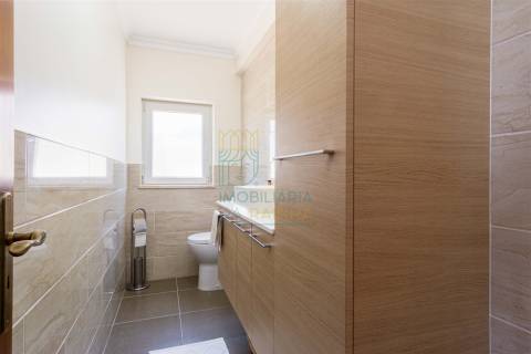 Moradia T4 com Piscina no Reguengo da Parada