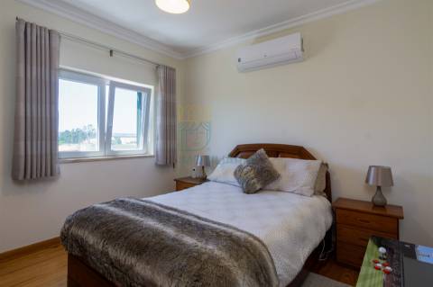 Moradia T4 com Piscina no Reguengo da Parada