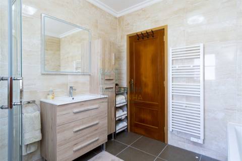 Moradia T4 com Piscina no Reguengo da Parada