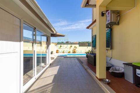 Moradia T4 com Piscina no Reguengo da Parada