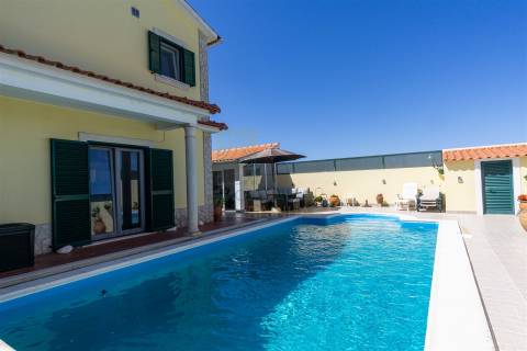 Moradia T4 com Piscina no Reguengo da Parada