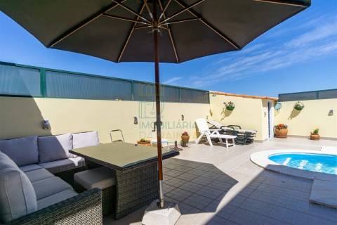 Moradia T4 com Piscina no Reguengo da Parada