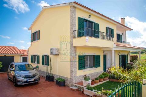 Moradia T4 com Piscina no Reguengo da Parada